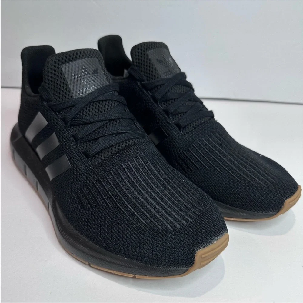 Black Adidas running shows - Picture 3 of 6